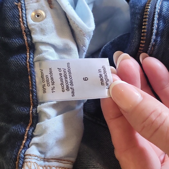 M Jeans distressed denim 💙 shorts,  size 6 - Picture 5 of 5